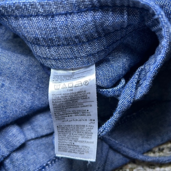 Old Navy Blue Jean Shorts with Relaxed Fit and Mid-Thigh Length - Picture 4 of 4